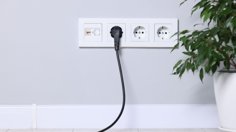 Spina elettrica inserita nella presa